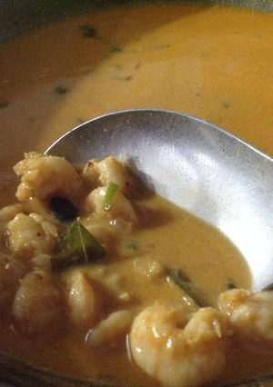 A picture of Goan style prawn curry.