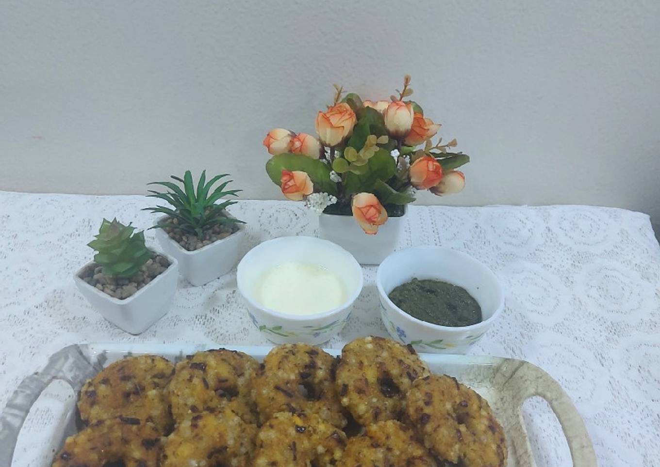Sabudana vada donut with sweet curd and mint chutney