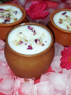 मलाईड्राई फ्रूट लस्सी(malai dry fruit lassi recipe in hindi) रेसिपी मुख्य फोटो