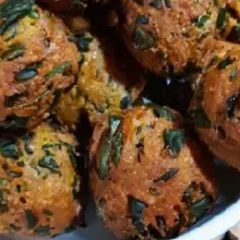 A picture of Methi muthiya.