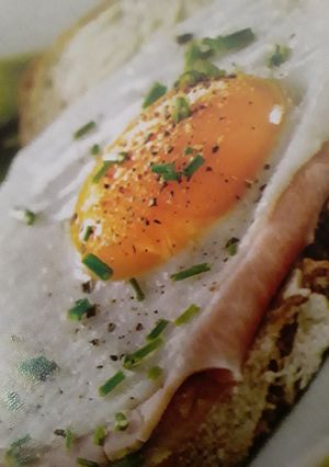 Una foto de Pan con huevo🥚🥖