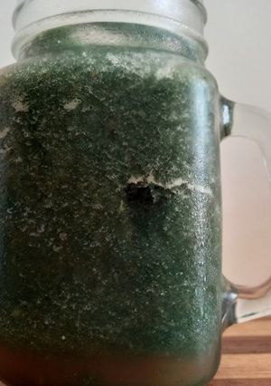 Una foto de Licuado de sandía, pepino y spirulina ☘️