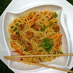 A picture of Simple shrimps and noodles stir Fry.