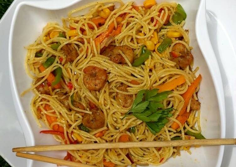 Step-by-Step Guide to Prepare Favorite Simple shrimps and noodles stir Fry