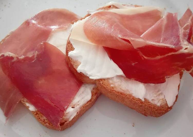 9. Tapa de jamón y queso