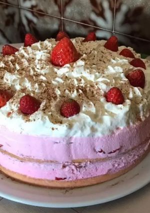 Una foto de Bizcocho de fresas con nata