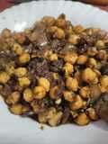 Garbanzos con setas y morcilla