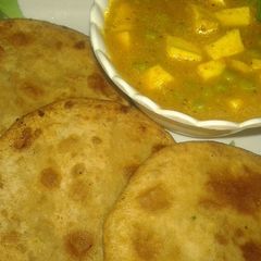 A picture of Matar Paneer stuffed kachori.