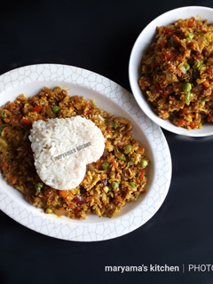 A picture of Cabbage and minced meat sauce.