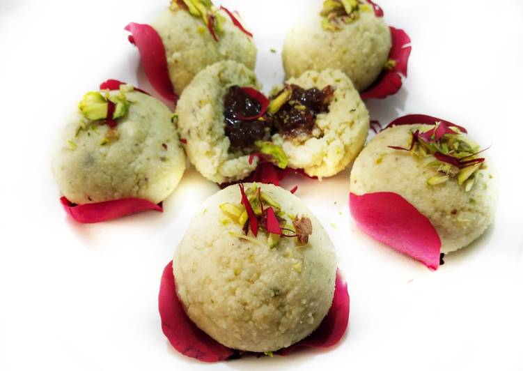 Gulkand Stuffed Paneer Laddoo