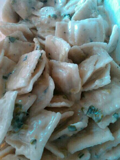 Una foto de Salsa blanca de roquefort y verdeo