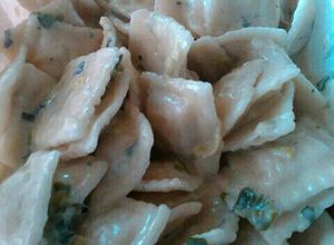Una foto de Salsa blanca de roquefort y verdeo