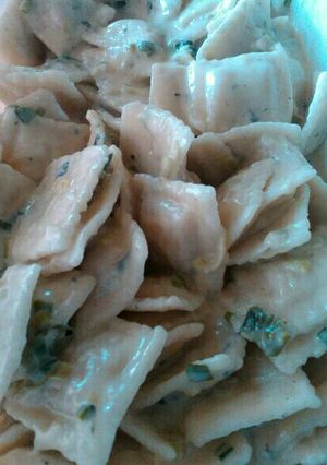 Una foto de Salsa blanca de roquefort y verdeo