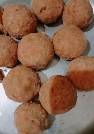 खोया के लड्डू(khoya ke laddu recipe in hindi) रेसिपी मुख्य फोटो
