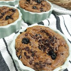 Easy Banana bread with cocoa nibs and blueberries A picture of Easy Banana bread with cocoa nibs and blueberries.