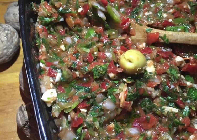Simple Way to Prepare Super Quick Homemade Acili Ezme (Spicy vegetable salad)
