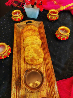 मटर आलू की कचौड़ी (matar aloo ki kachodi recipe in Hindi) रेसिपी मुख्य फोटो