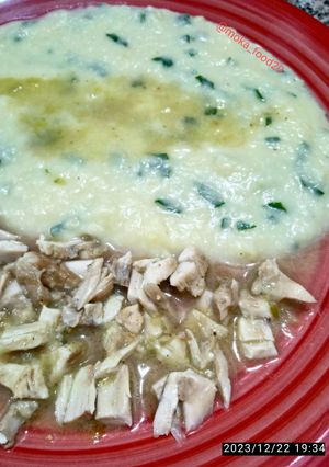 Une photo de Purée de pommes de terre 🥔 au céleri et poulet 🐔