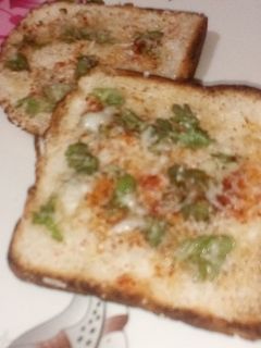 চীজ গার্লিক ব্রেড(cheese garlic bread recipe in Bengali) রেসিপির প্রধান ছবি