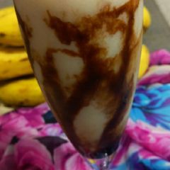 Banana & chocolate shake A picture of Banana & chocolate shake.