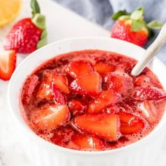 Desserts-🥇Sundae-Strawberry By (Jerr) A picture of Desserts-🥇Sundae-Strawberry By (Jerr).