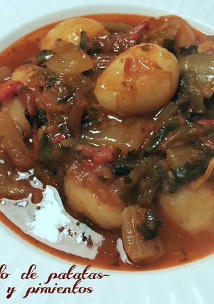 Foto principal de Estofado de patatas baby con acelgas y pimientos
