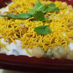 A picture of Phulki Chana Chaat.