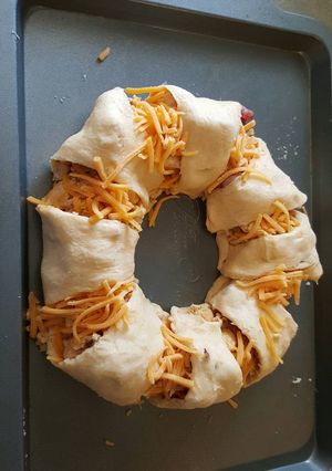 A picture of Breakfast crossiant ring.