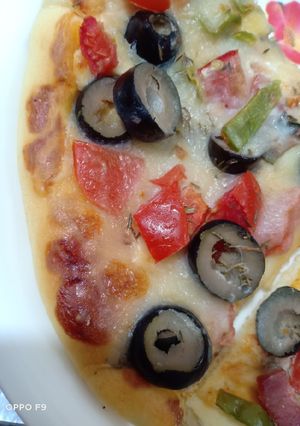 صورة لوصفة 🍕بيتزا بميكس الجبن 🧀 اللذيذه 😋 بعجينه هشه وخفيفه ورائعه 🍕😋