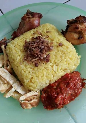 Foto resep Nasi kuning ricecooker