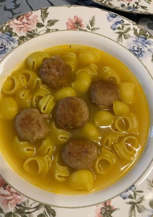 Una foto de Sopa de caracolas con albóndigas de atún al natural en conserva