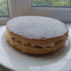 A picture of Victoria Sponge.