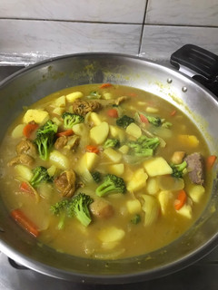 雞腿山藥蔬菜咖喱 的食譜成品照片