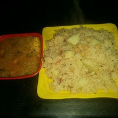 A picture of Chana pulav with moth vaddi.