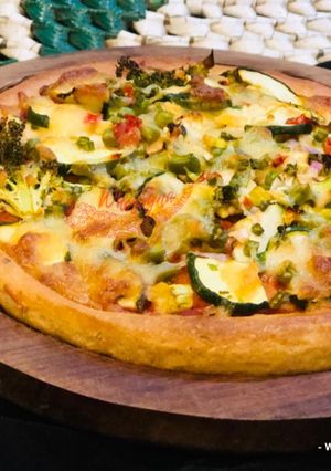 A picture of Whosayna’s Garden Flat Bread.