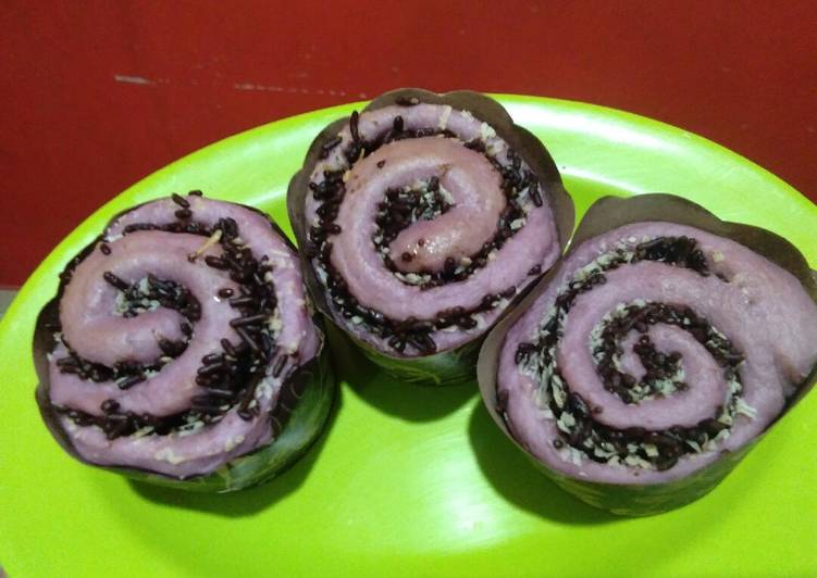 Roti gulung ubi ungu