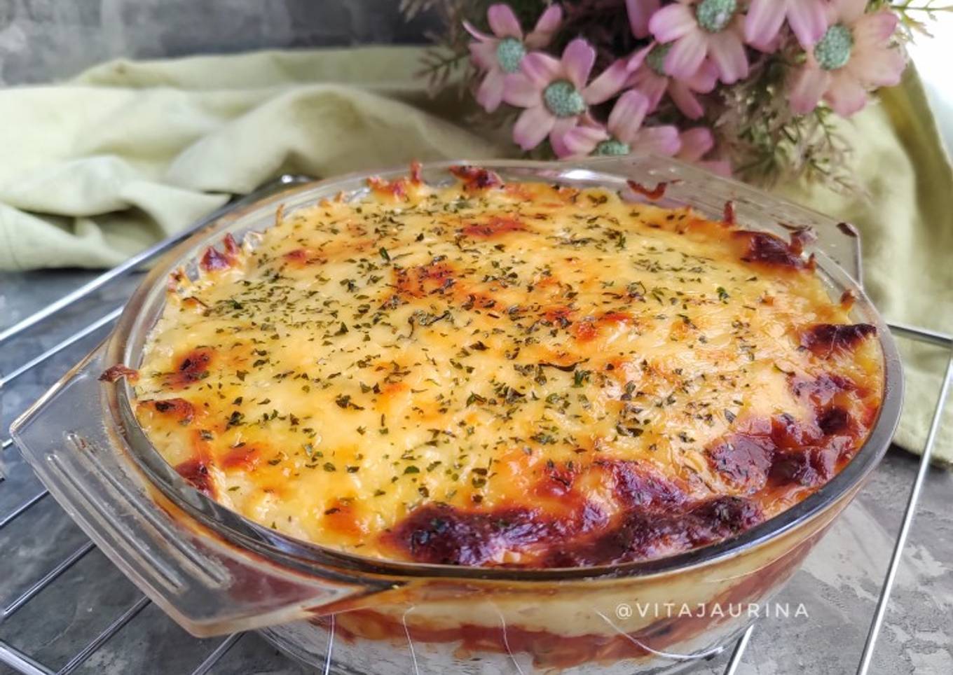 Cheesy Tempeh Bolognese Baked Rice