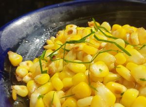 รูปของ ข้าวโพดหวานผัดใบมะนาวสูตรฮ่องกง🌽 HK Stirfried Lime Leaves Corn
