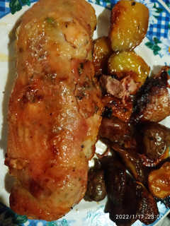 Una foto de Pollo arrollado con piel