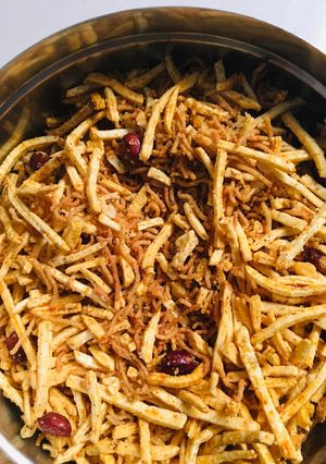 ફરાળી ચેવડો (Farali Chevdo Recipe In Gujarati) રેસીપી મુખ્ય ફોટો