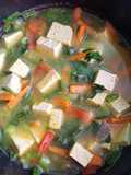 Supă asiatică de tofu cu legume