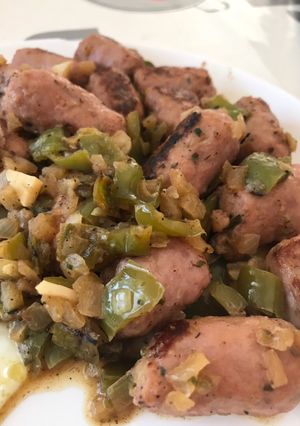 Una foto de Salchichas borrachas a la fiesta de la delicia con huevo