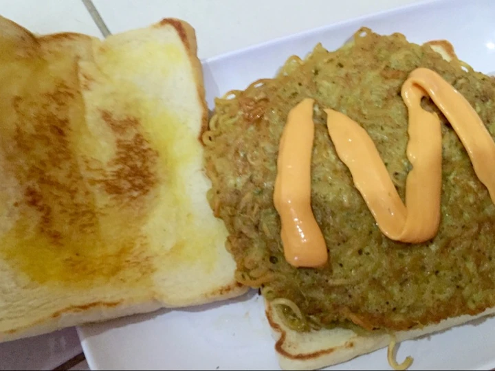 Langkah Mudah untuk Membikin Resep Sandwich Mie Goreng yang Uenak Anti Ribet, Lezat