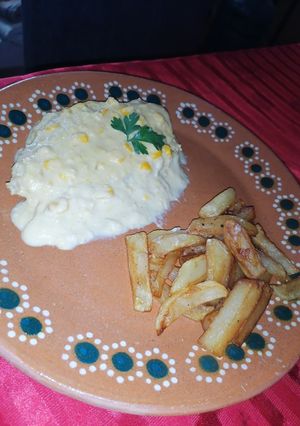 Una foto de Pechuga de pollo en crema de elote