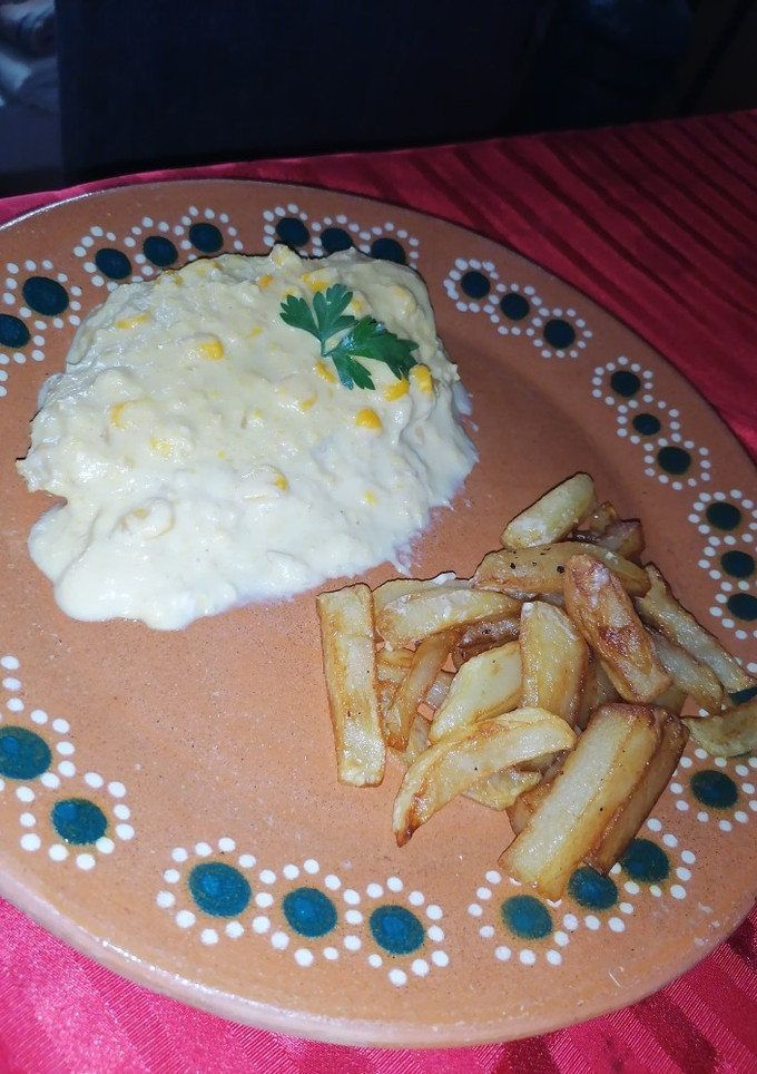 Una foto de Pechuga de pollo en crema de elote