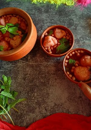 A picture of Beetroot Carrot Kanji Vada.