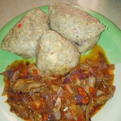 A picture of Moi moi yam en onions sauce wiv minced chicken.