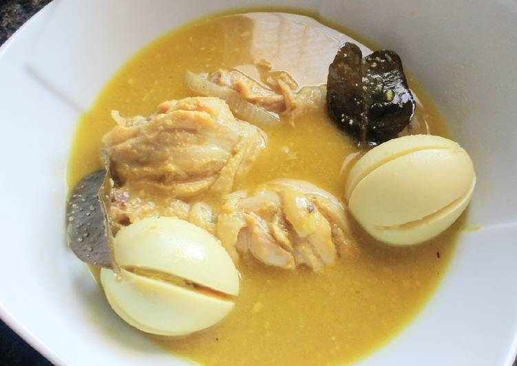 Langkah Mudah Memasak Soto Ayam Ambengan ala saya Yang Enak