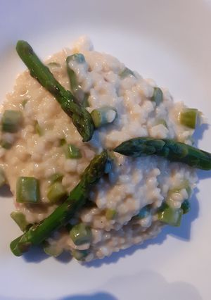 Une photo de Risotto d'asperges vertes au lait de coco