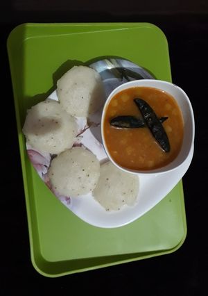 A picture of Idlii with smbhar.